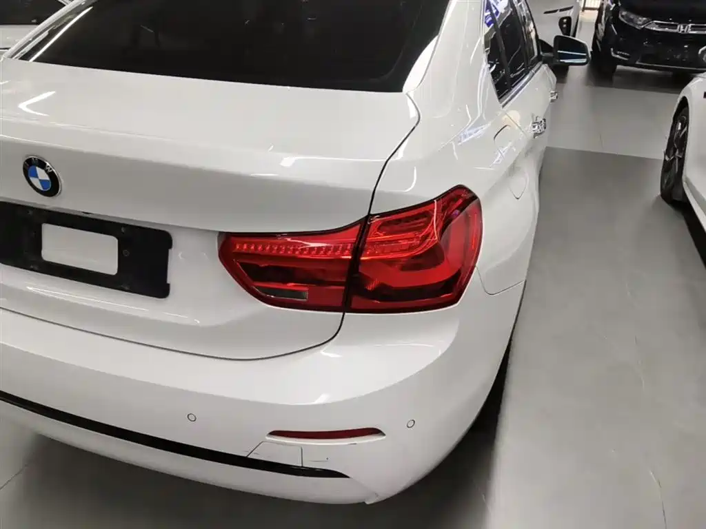 BMW 1 Series 2018 Facelift 118i Sport фото 8