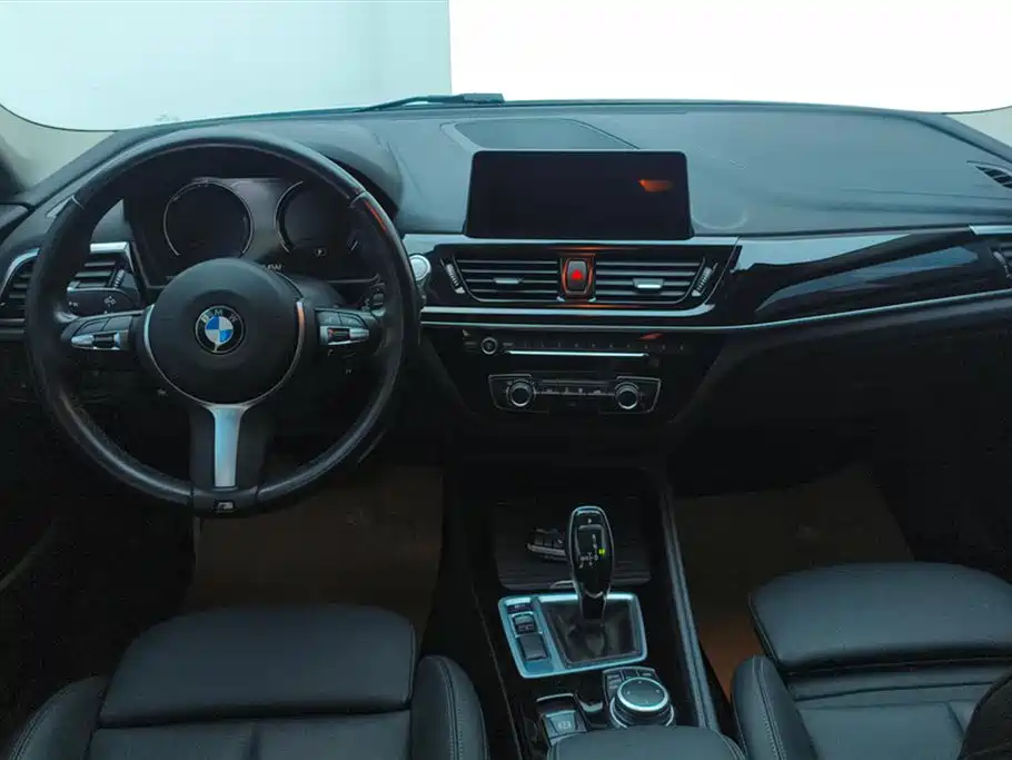 BMW 1 Series 2021 120i M Sport Shadow Edition фото 12