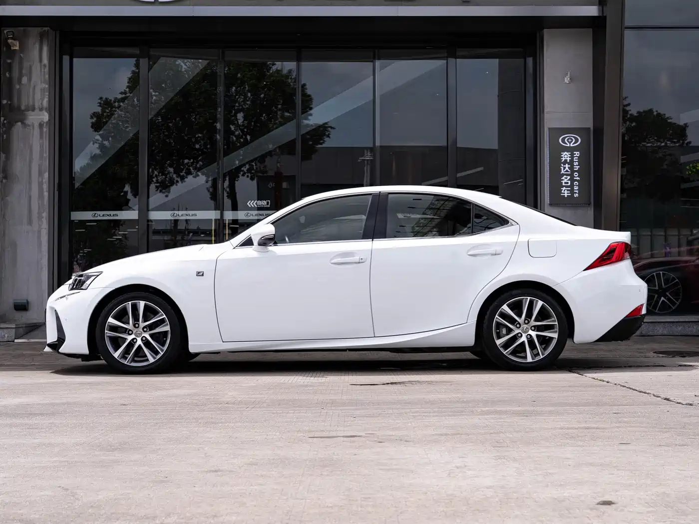 Lexus IS 2017 300 F SPORT фото 4
