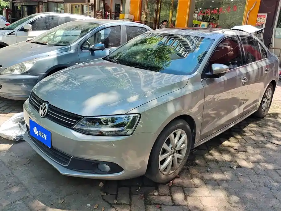 Volkswagen Sagitar 2012 1.6L Automatic Comfort Type