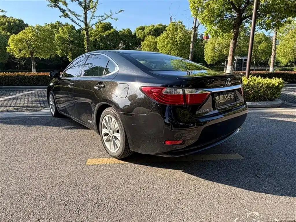 Lexus ES 2014 300h Elite Edition фото 5