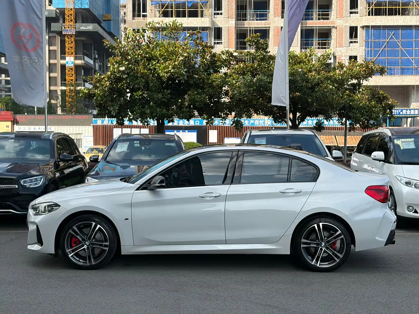 BMW 1 Series 2021 125i M Sport Black Night Edition фото 4