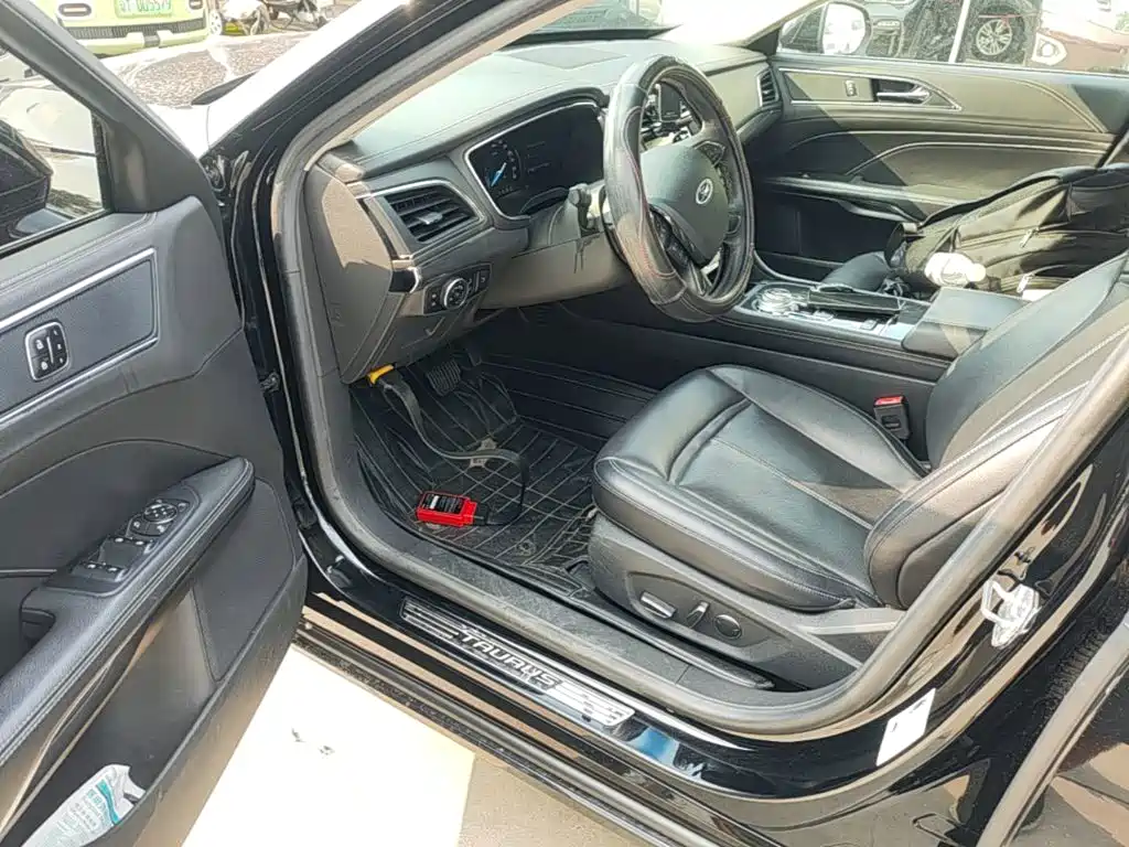 Фото 16 - Ford Taurus