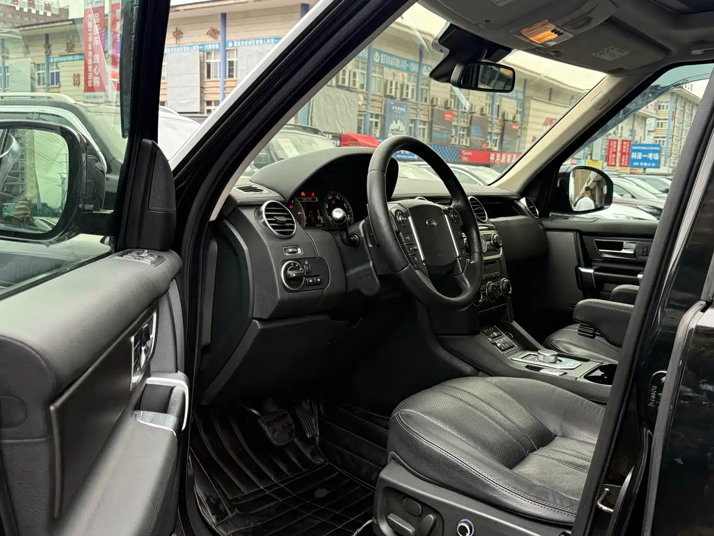 Land Rover Discovery 2015 3.0 SDV6 HSE Diesel фото 9