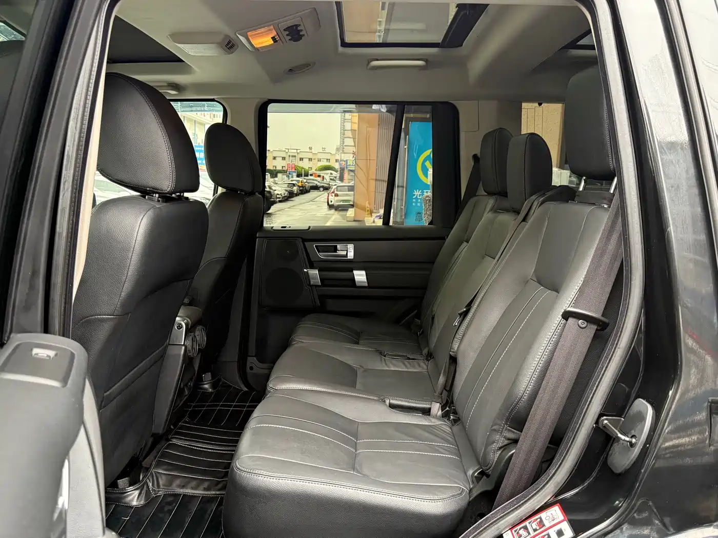 Land Rover Discovery 2015 3.0 SDV6 HSE Diesel фото 13