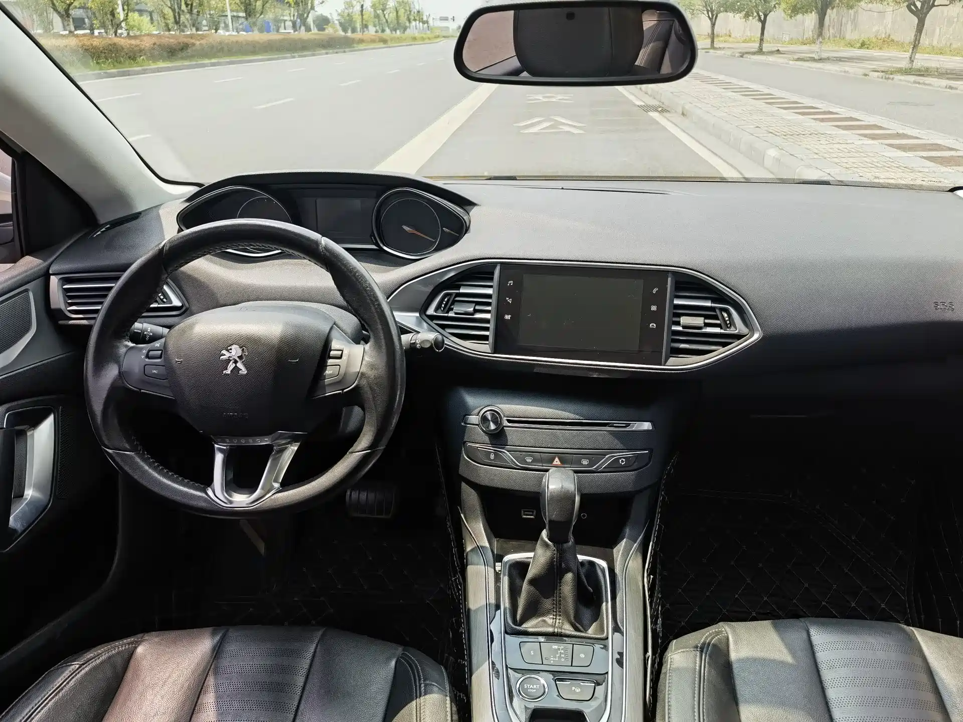 صورة 11 - Peugeot 308S
