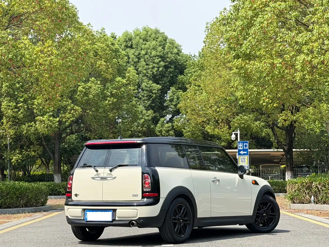 MINI CLUBMAN 2015 2011 1.6L ONE