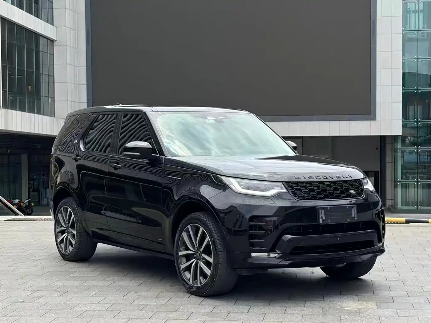 Land Rover Discovery 2021 360PS R-Dynamic SE фото 3