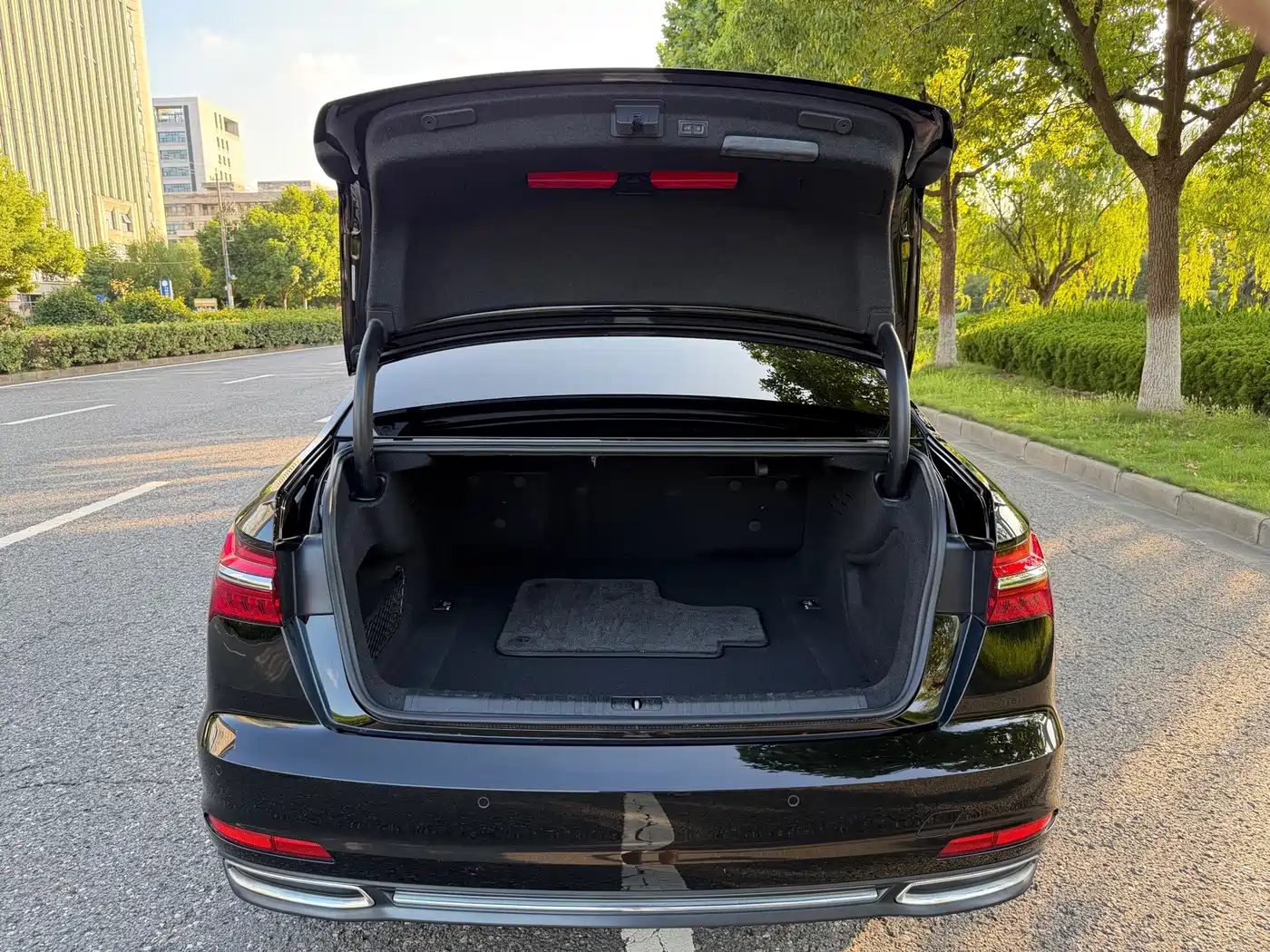 Фото 15 - Audi A6L