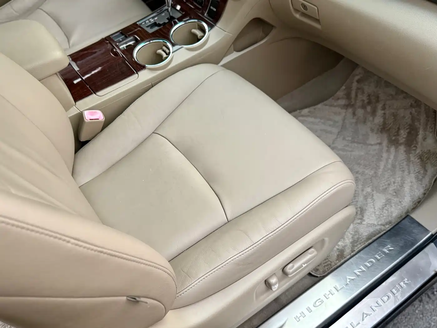 Toyota Highlander 2011 2.7L 2WD 7-seat Luxury фото 15