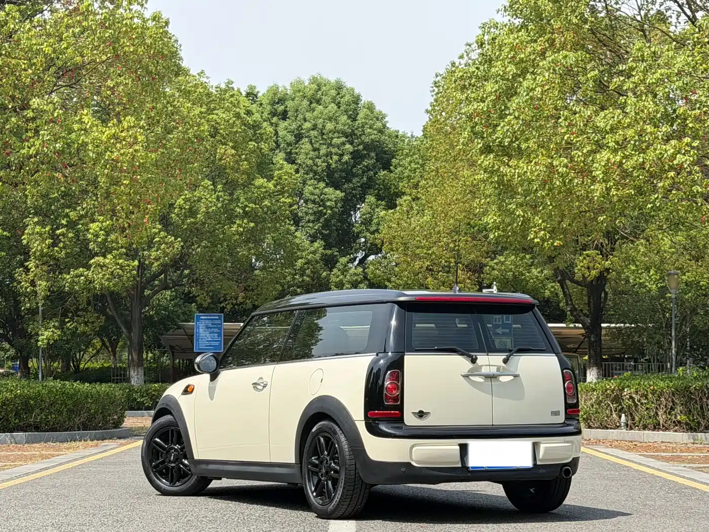 MINI CLUBMAN 2015 2011 1.6L ONE