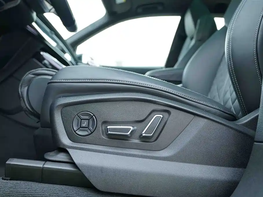 Audi Q8 2022 55 TFSI Exclusive Dynamic фото 13
