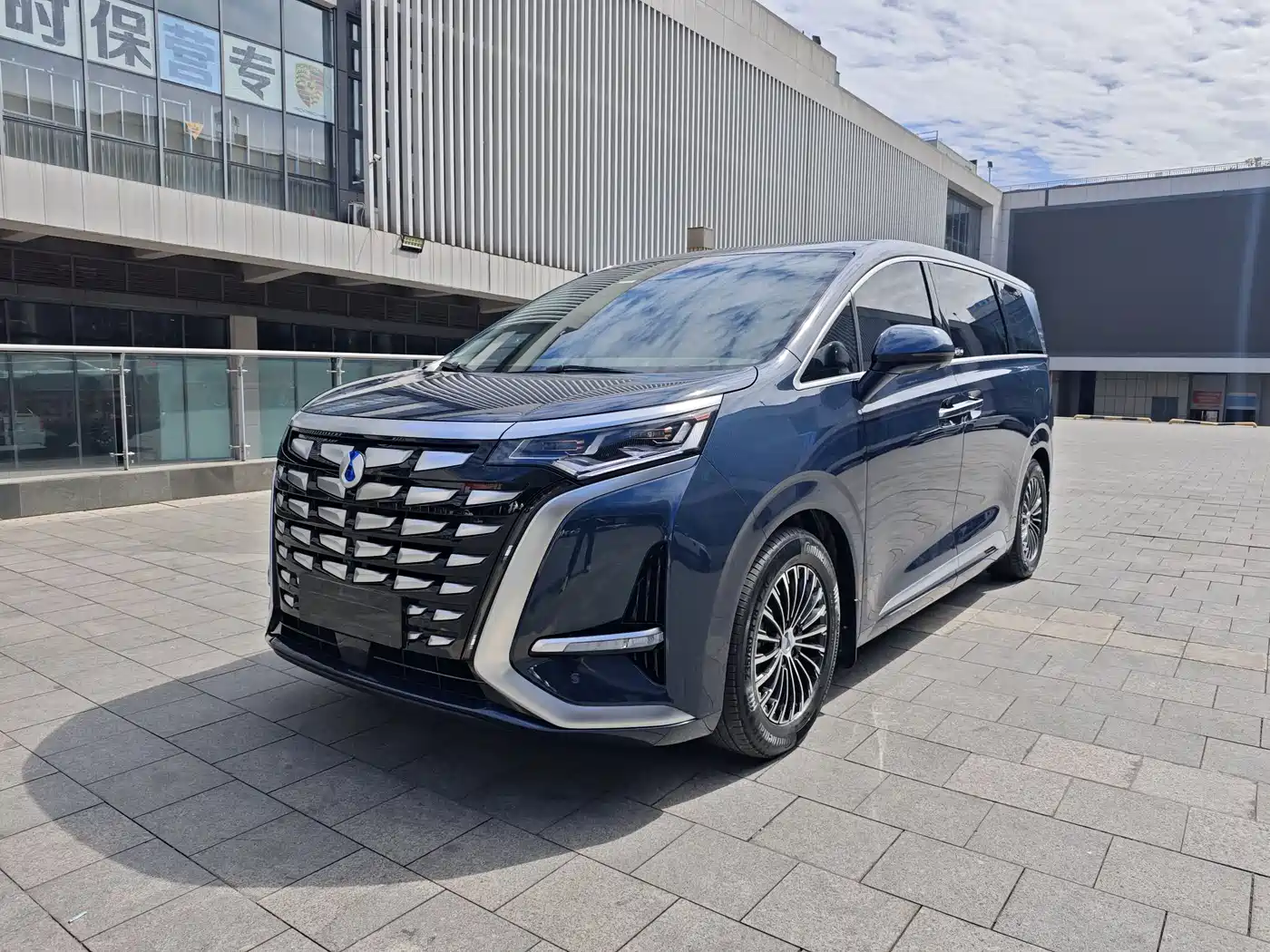 Denza D9 2022 DM-i 970 All-Wheel Drive Honor Edition