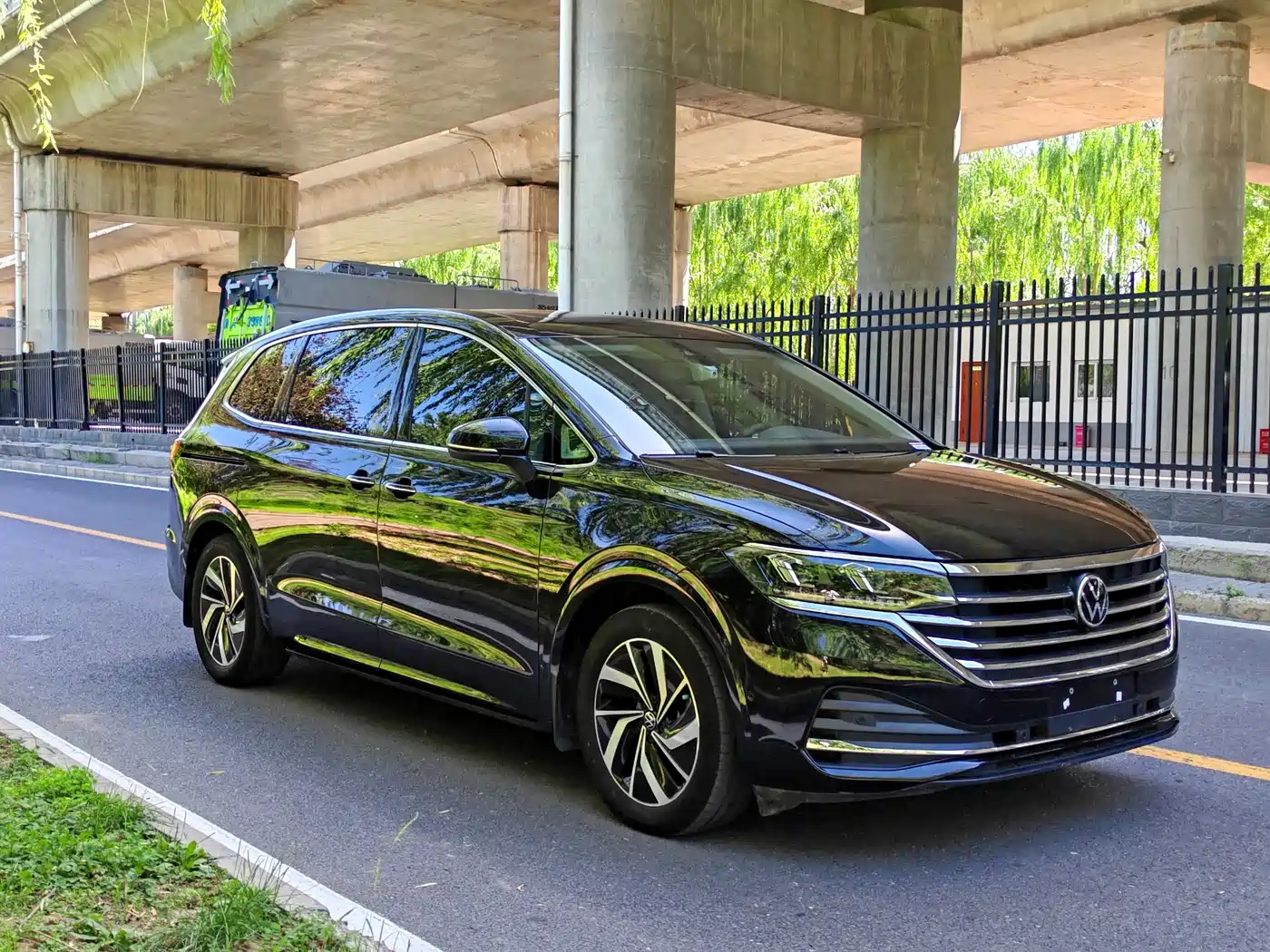 Volkswagen Viloran 2022 380TSI Premium Edition фото 19