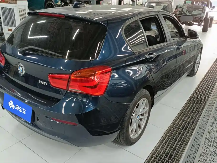 BMW 1 Series (Import) 2016 118i Leading фото 3