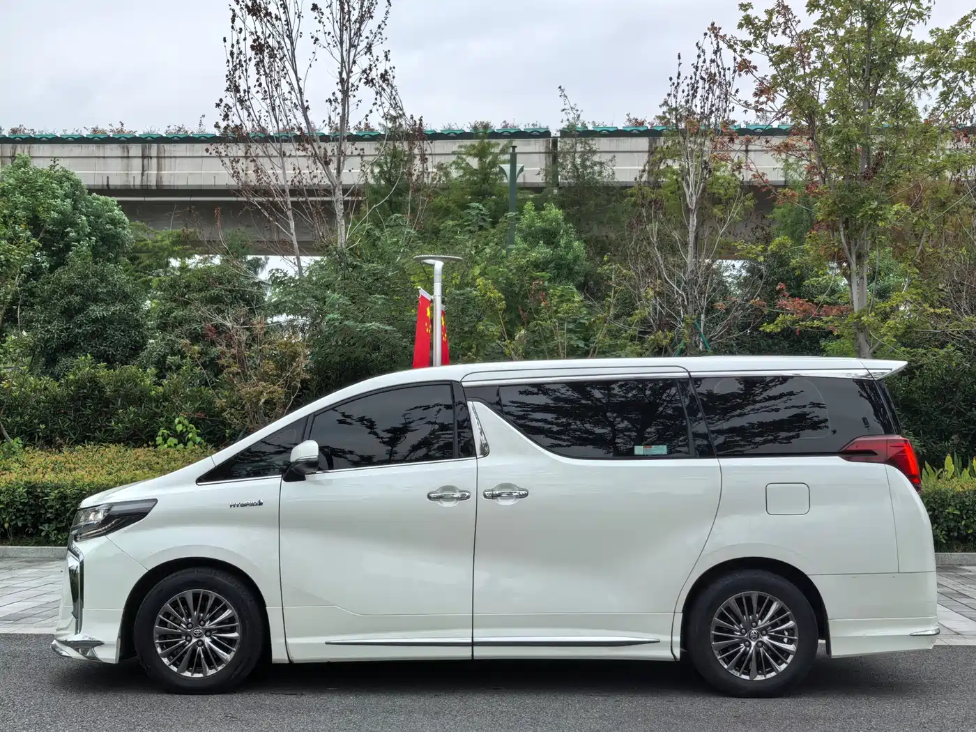 Toyota Alphard 2021 Hybrid 2.5L Ultimate фото 7