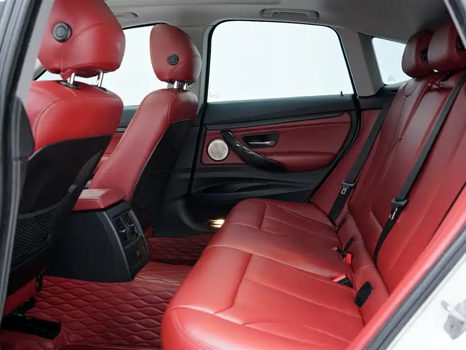BMW 3 Series GT 2017 320i Fashion фото 16