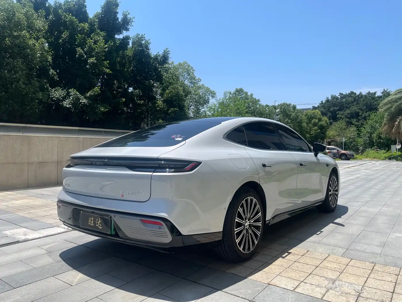 Geely Galaxy Galaxy Xingyao 8 2025 Model 130km EM-i Flagship Edition фото 7