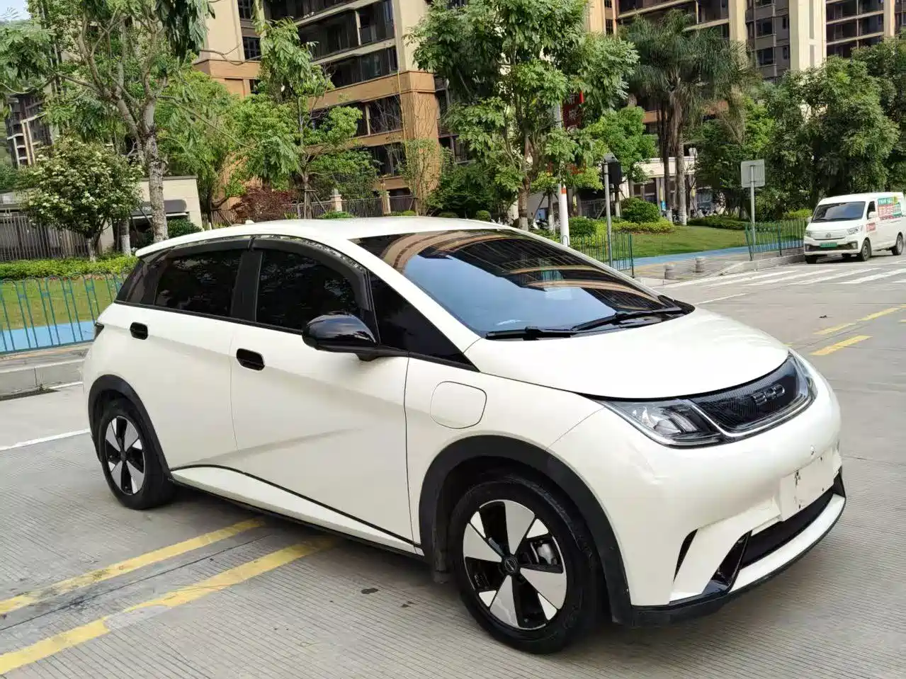Фото 2 - BYD Dolphin
