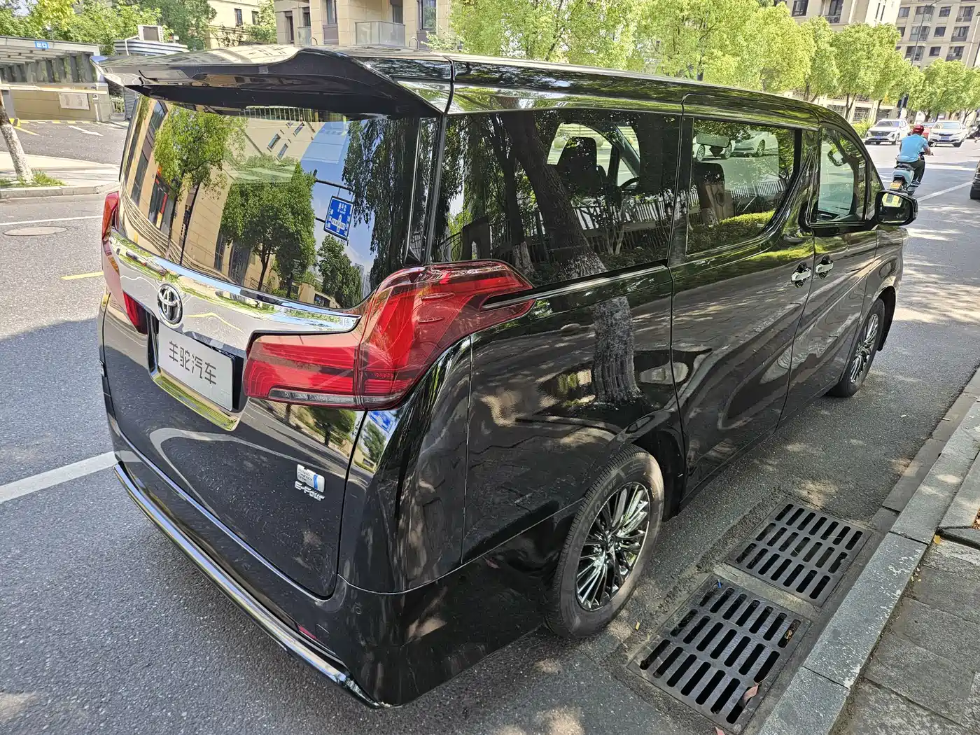 Toyota Vellfire 2019 Hybrid 2.5L HV Luxury Edition фото 6
