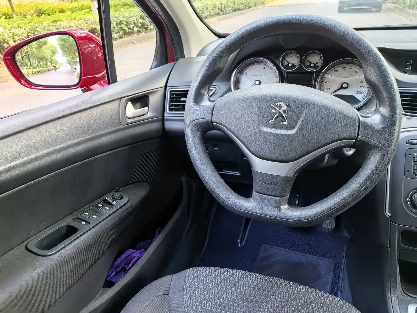 Peugeot 308 2014 Model Joy Edition Classic 1.6L Automatic Superior Style фото 7
