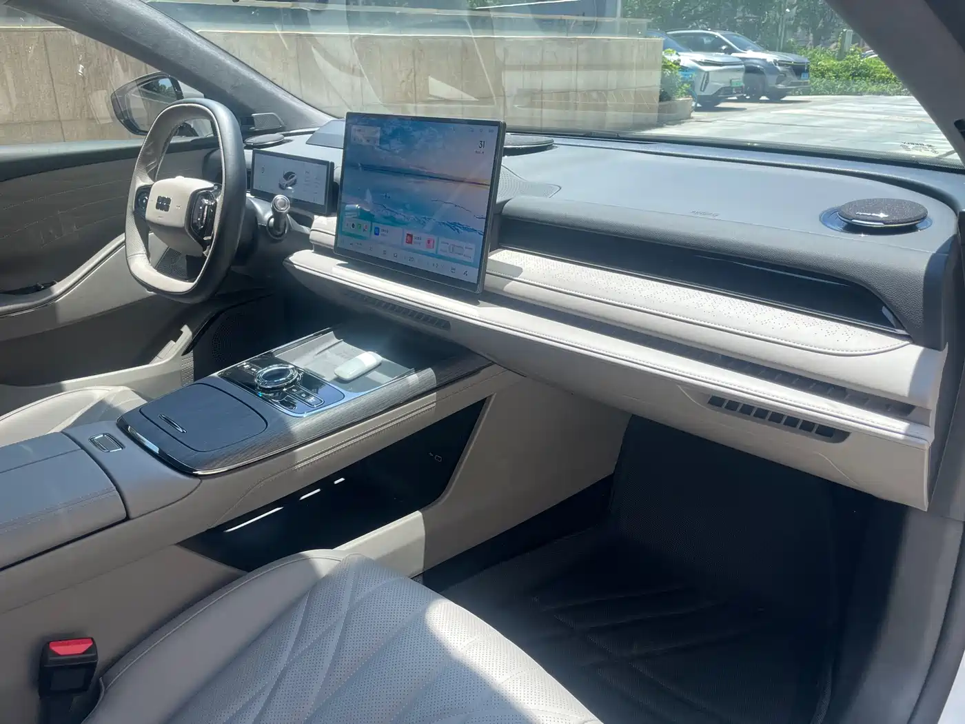 Geely Galaxy Galaxy Xingyao 8 2025 Model 130km EM-i Flagship Edition фото 16