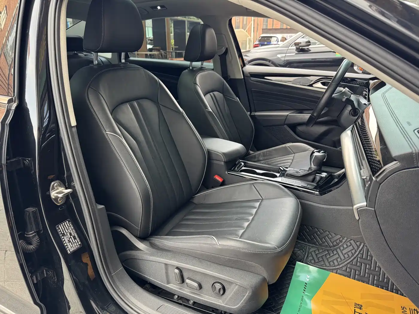Volkswagen Passat 2022 330TSI Elite Edition фото 23