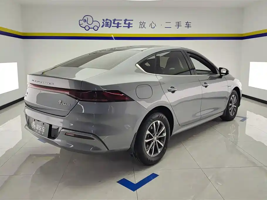 BYD Qin PLUS 2024 Glory Edition DM-i 55KM Leading фото 3