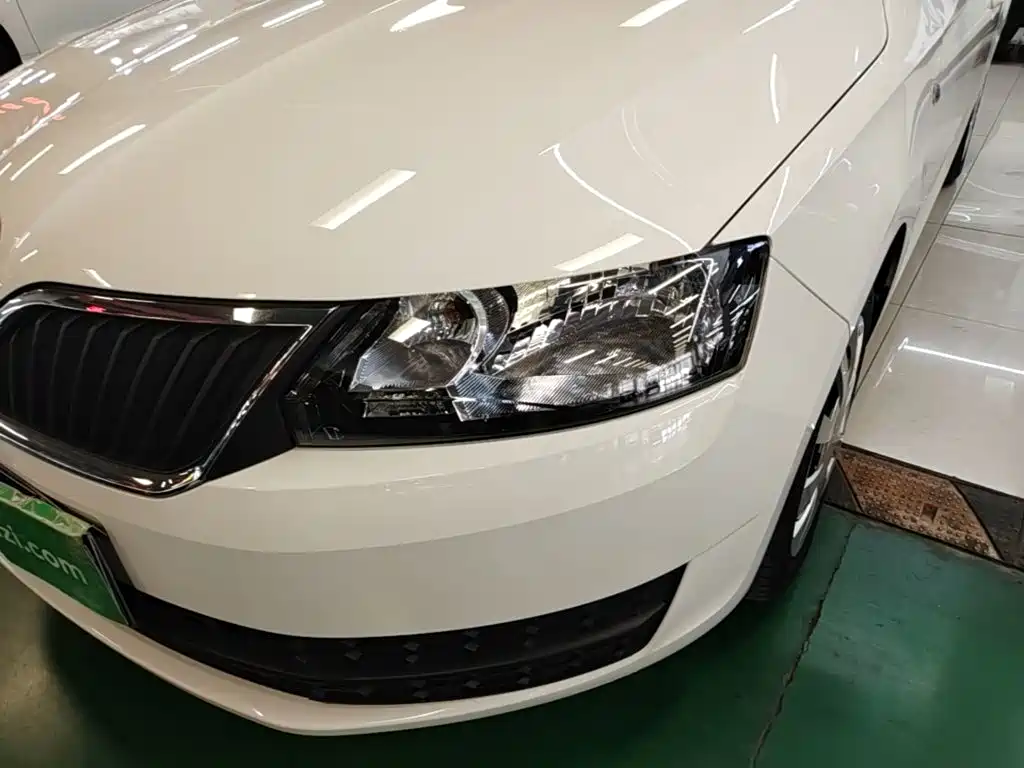 Škoda Skoda Rapid Spaceback 2017 2016 Facelift 1.6L Automatic Forward Edition