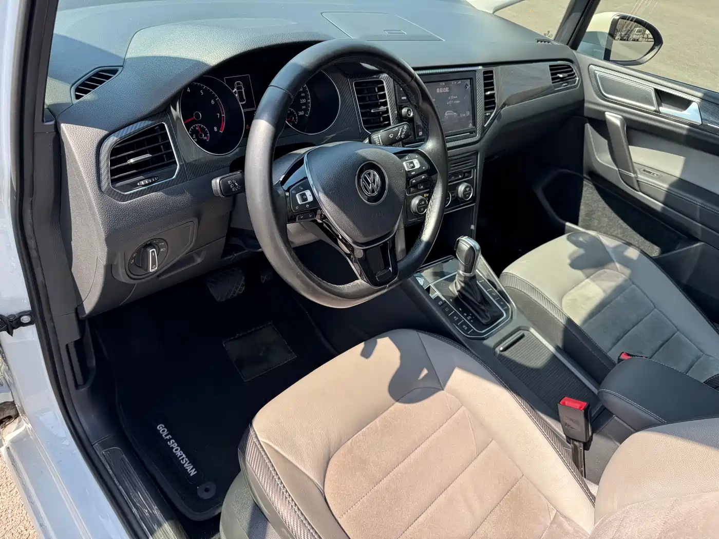 Volkswagen Golf Sportsvan 2019 280TSI Automatic Voyager China V фото 13