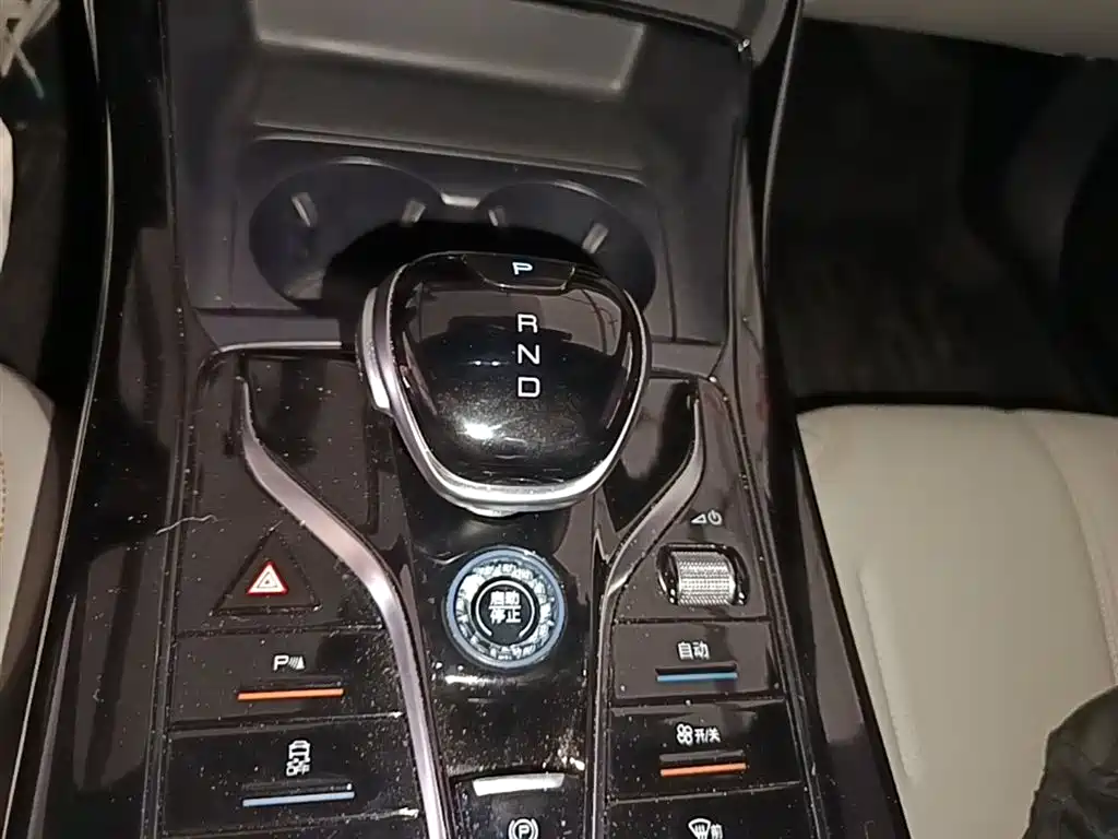 BYD Qin PLUS 2024 Glory Edition DM-i 55KM Leading фото 14