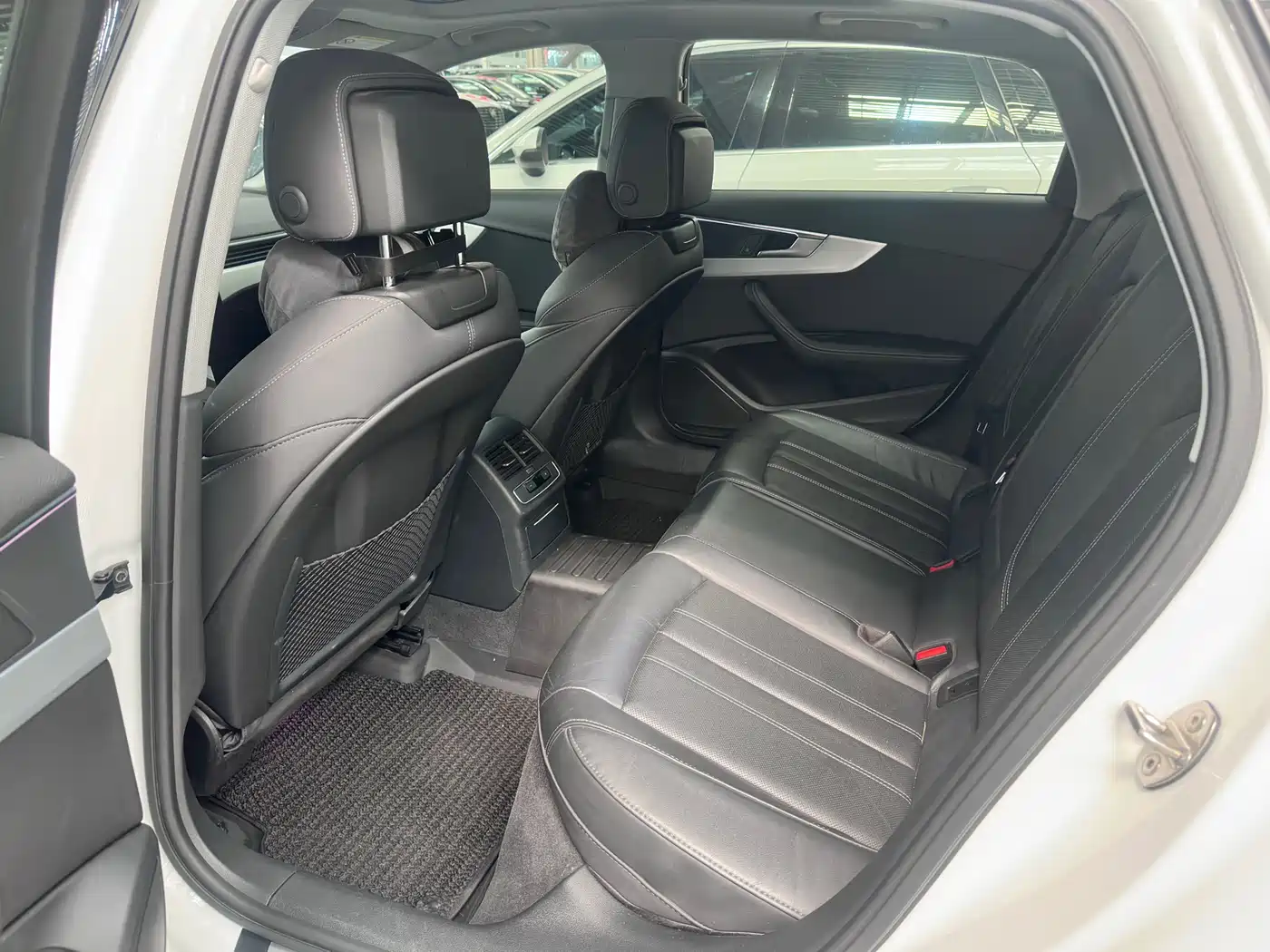 Audi A4L 2022 40 TFSI Luxury Dynamic фото 9