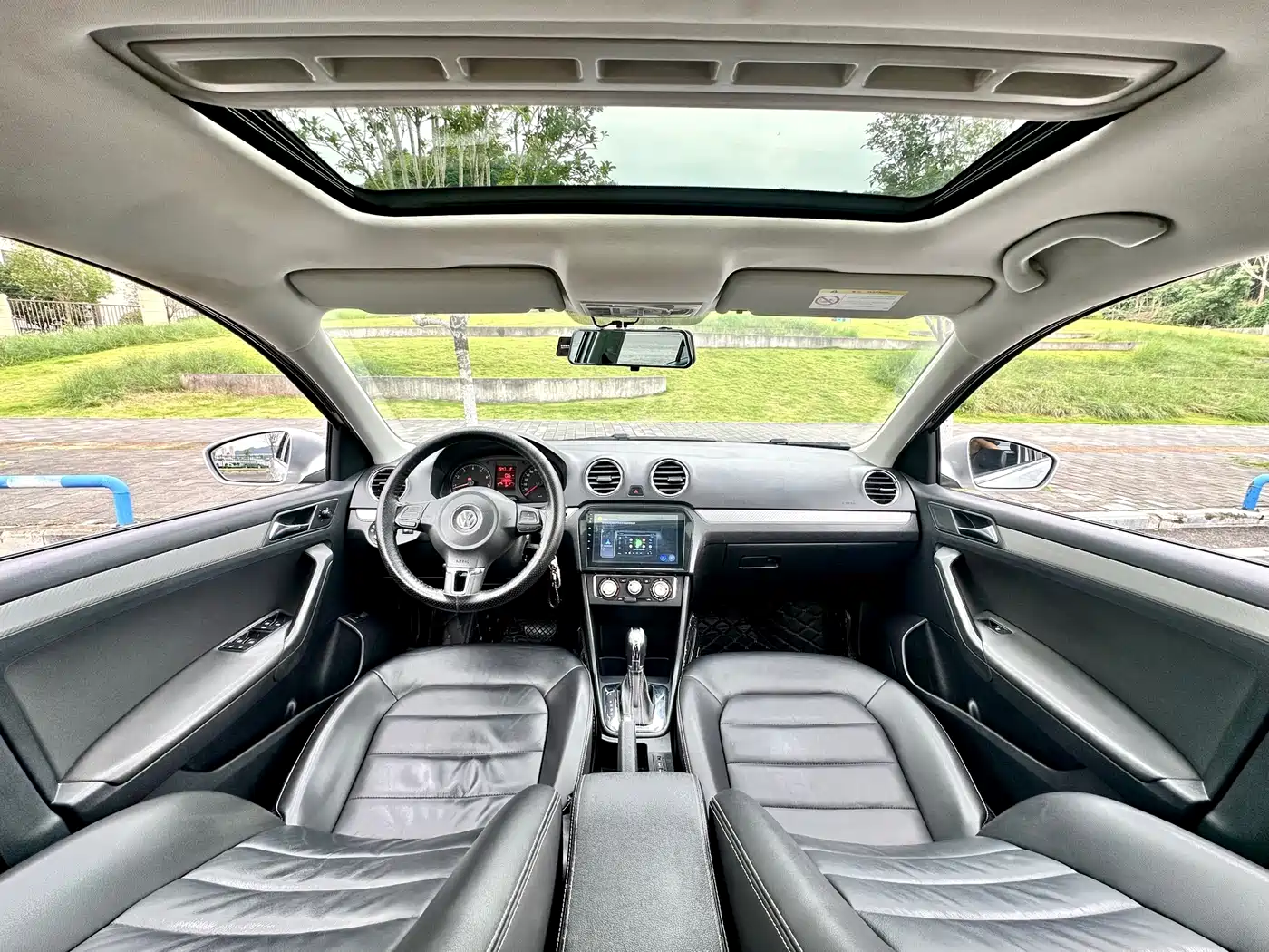 Volkswagen Jetta 2015 1.6L Automatic Luxury фото 37