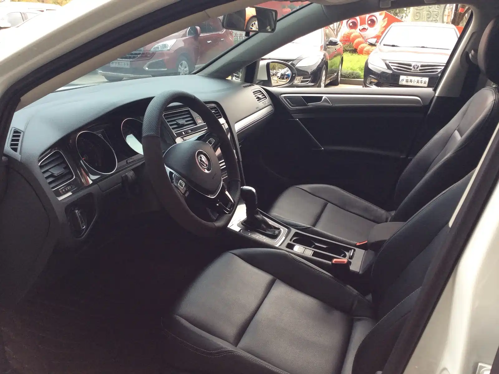 Фото 10 - Volkswagen Golf