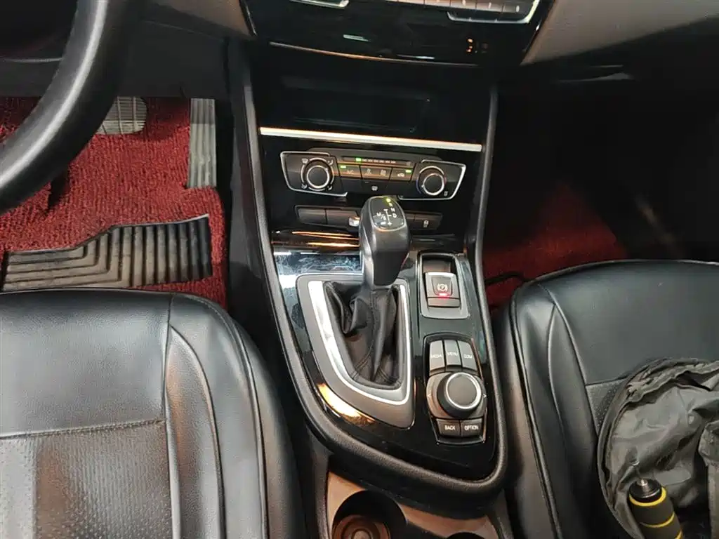 BMW 2 Series Touring 2018 218i Sport Line фото 14
