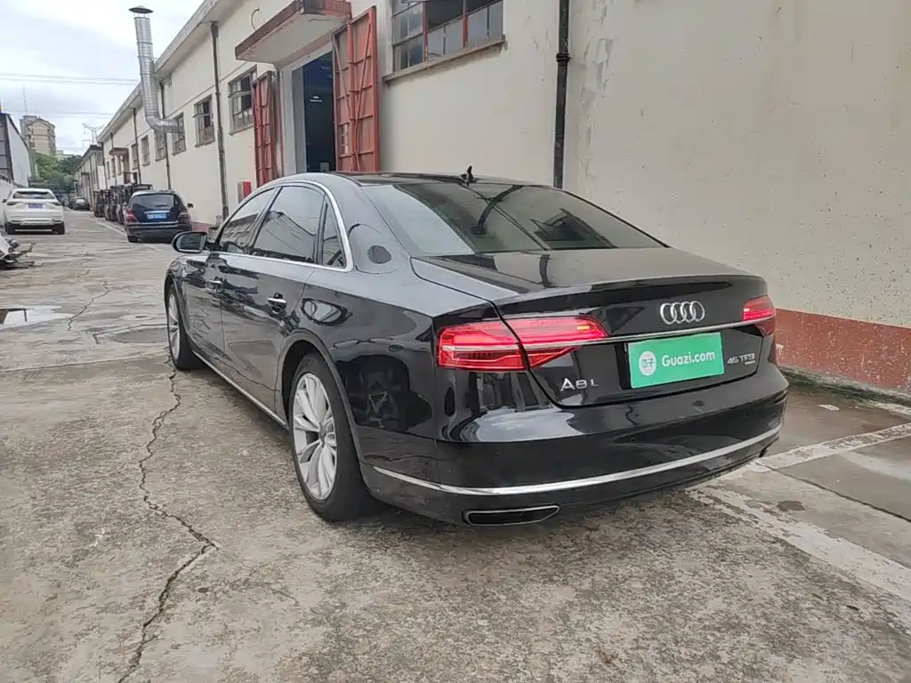 Фото 5 - Audi A8