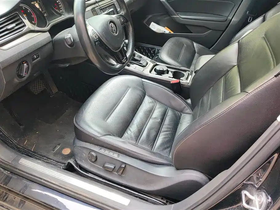 Volkswagen Passat 2016 330TSI DSG Executive Edition фото 9