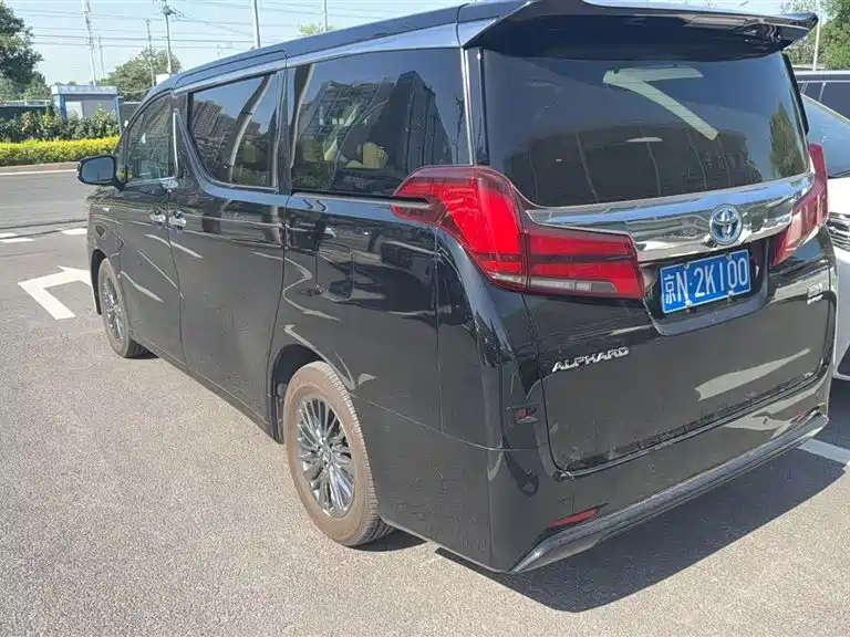 Toyota Alphard 2019 Hybrid 2.5L Luxury фото 3