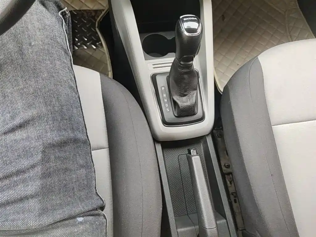 Škoda Fabia 2016 1.4L Automatic Car Enjoy Edition фото 14