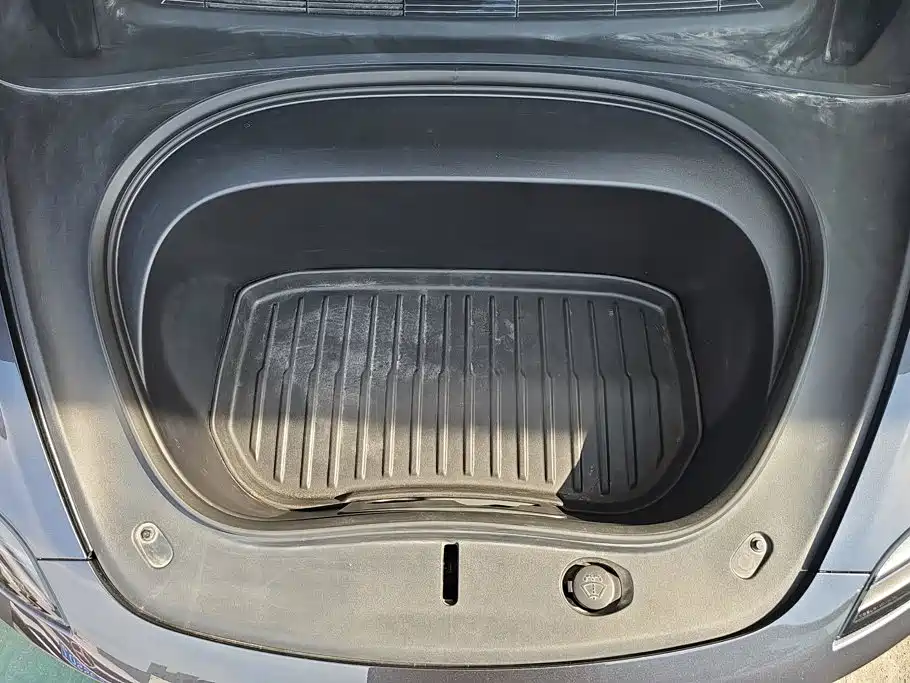 Фото 10 - Tesla Model 3