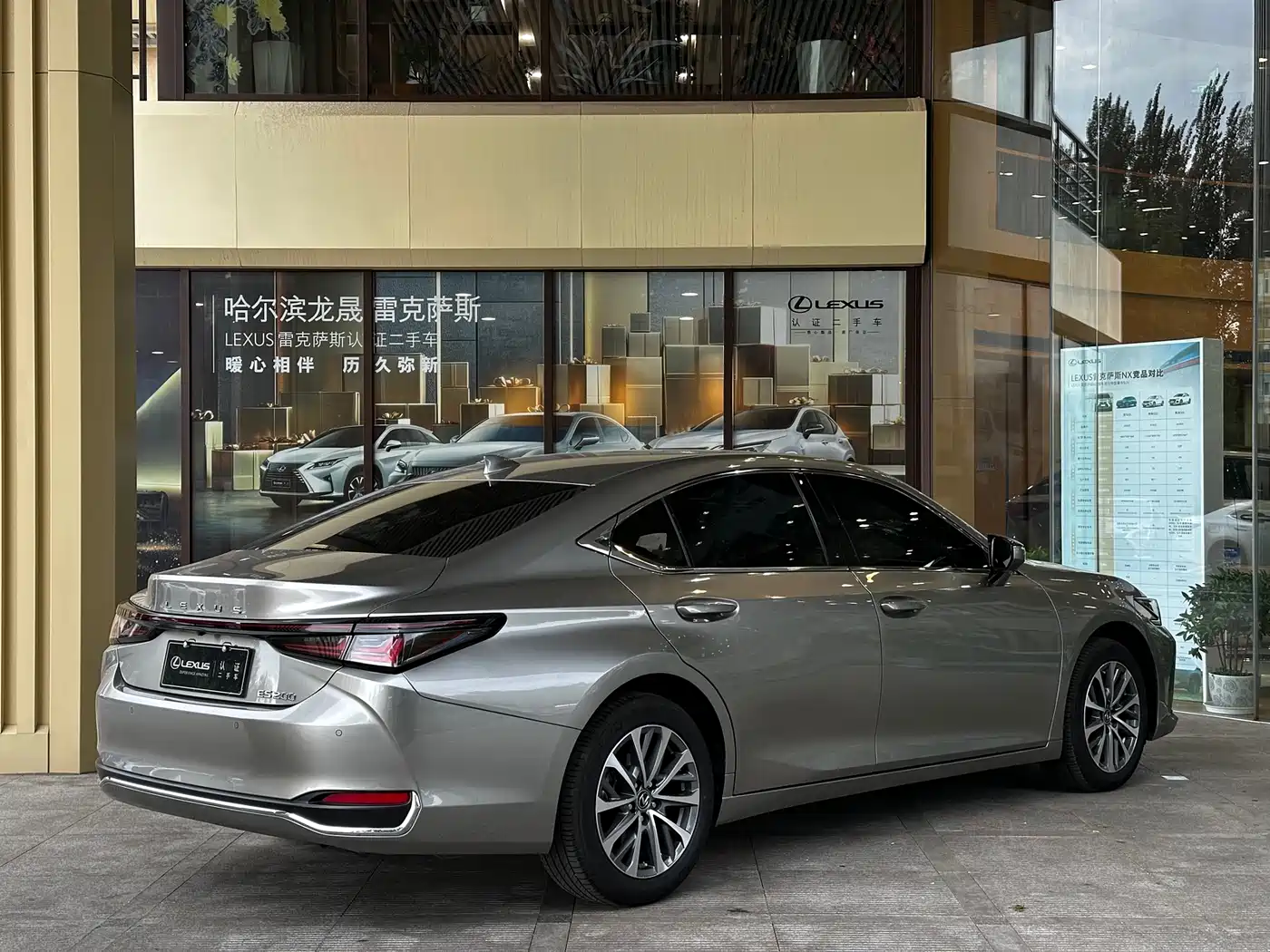 Lexus ES 2025 200 Ultimate Edition фото 4