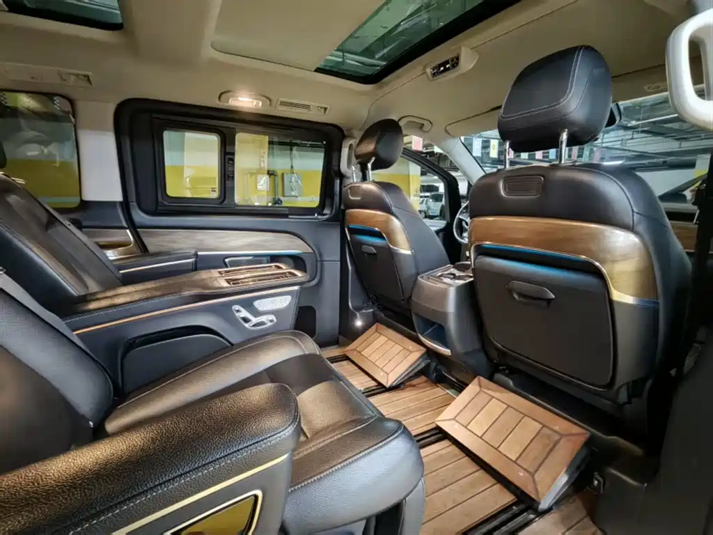Mercedes-Benz V-Class 2020 Model V 260 L Long Wheelbase Luxury фото 25