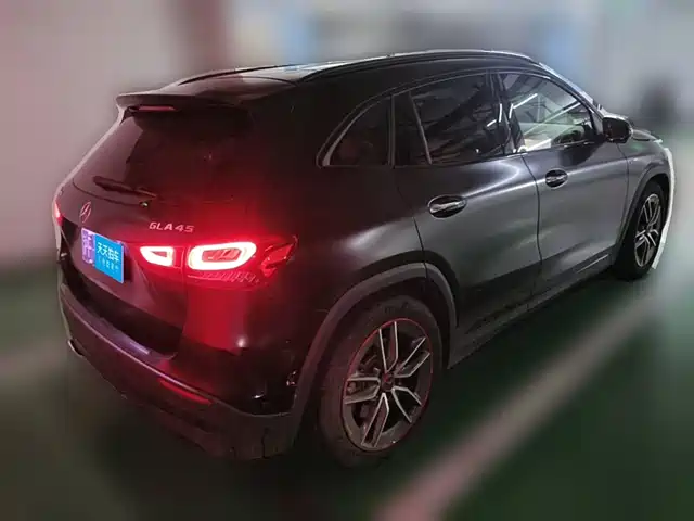 Mercedes-Benz GLA AMG 2021 AMG GLA 35 4MATIC — фото 2