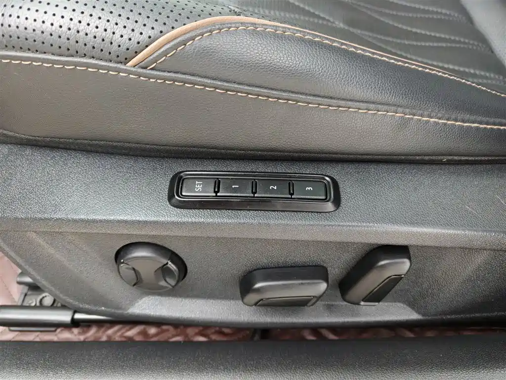 Volkswagen Passat 2019 330TSI Luxury Edition China VI фото 13