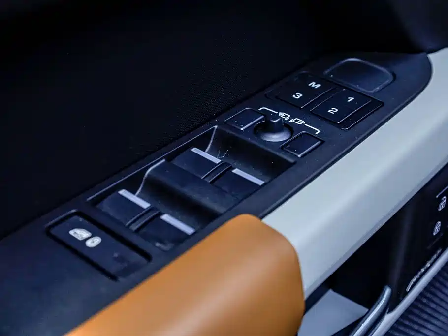 Land Rover Defender 2024 110 3.0T P400 X-DYNAMIC HSE фото 2