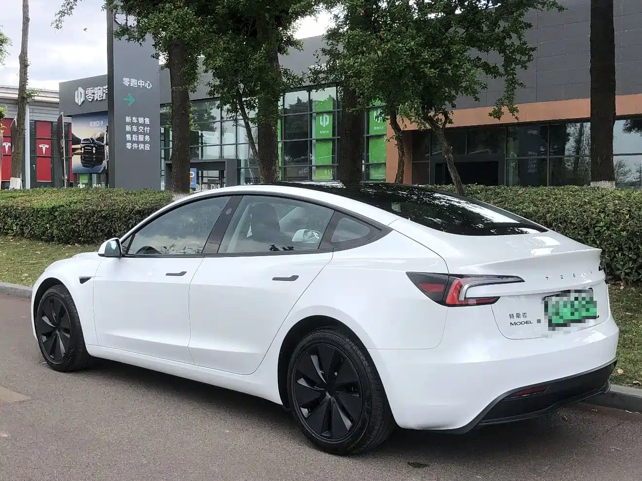 Tesla Model 3 2025 Model Year Facelift Rear-Wheel Drive фото 9