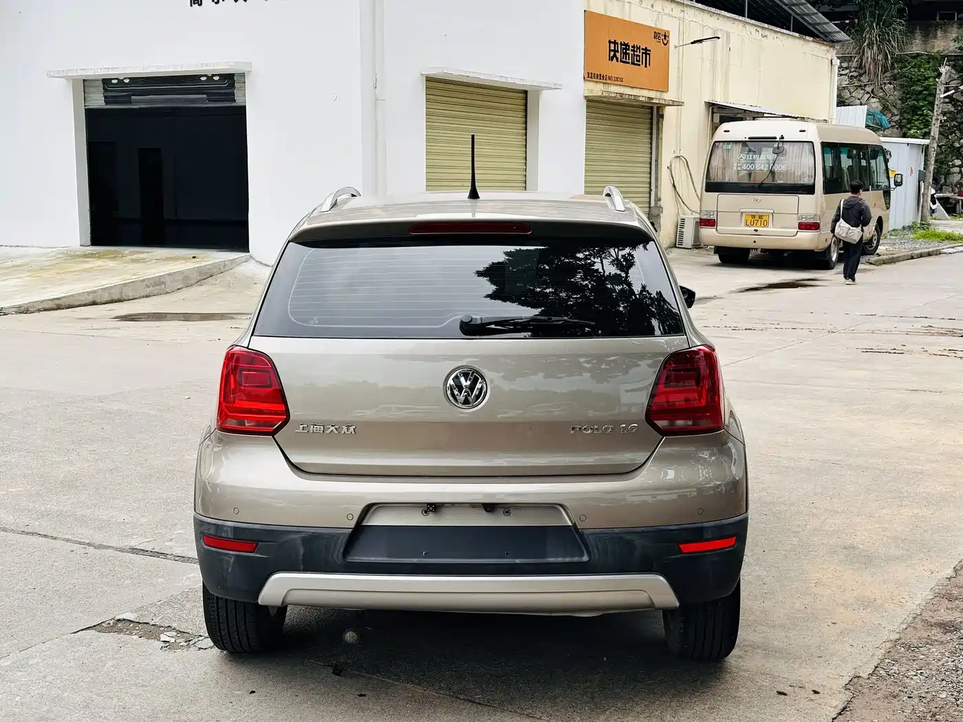 Volkswagen Polo 2014 1.6L Cross Polo Automatic фото 12