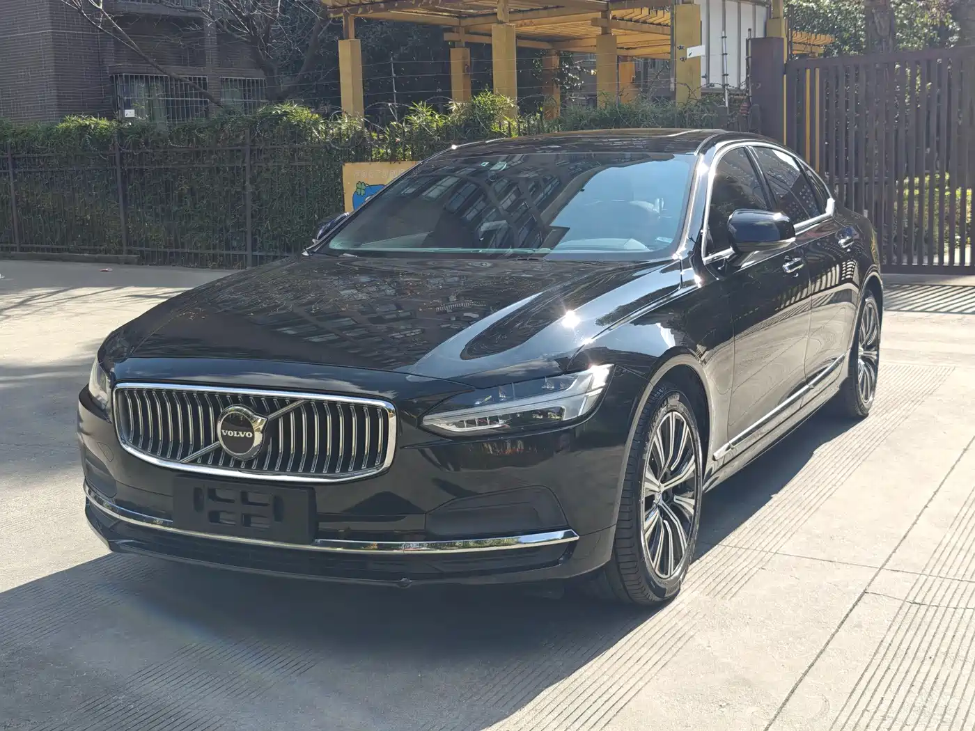 Volvo S90 2022 — пригон из Китая