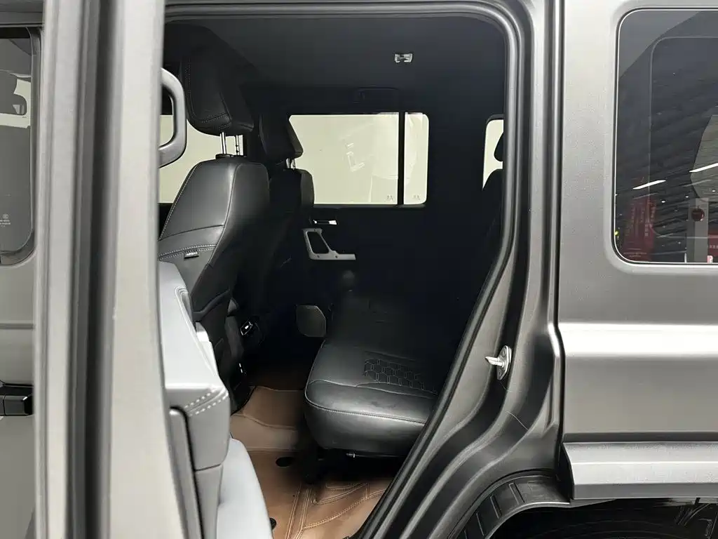 212 T01 2025 2024 2.0T Explorer