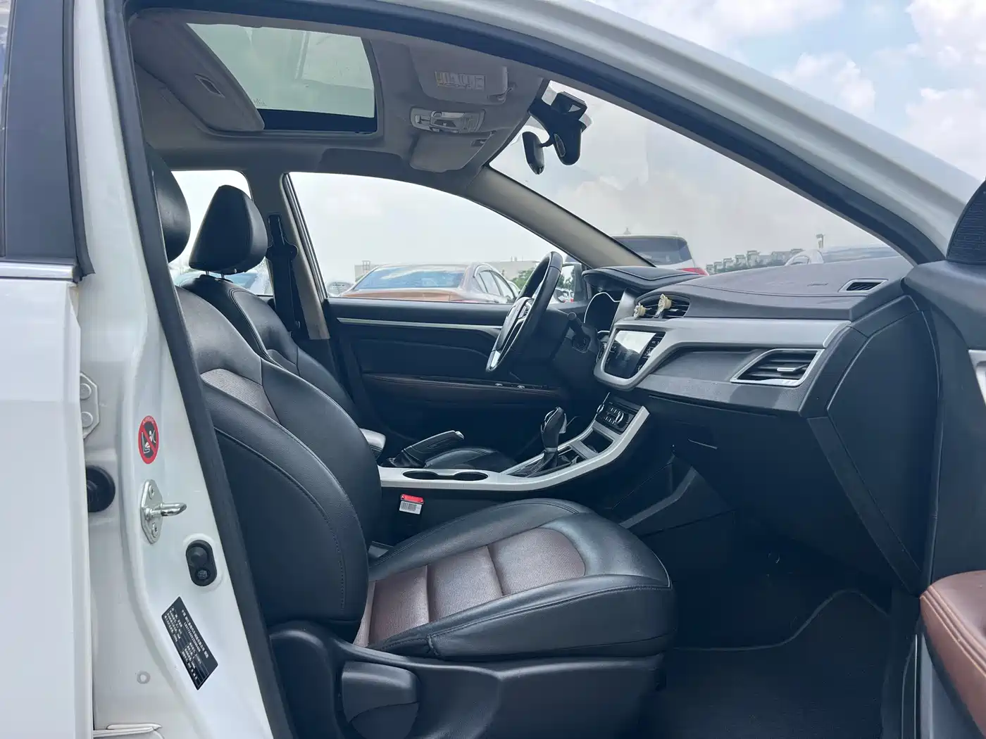 Фото 7 - Geely Vision
